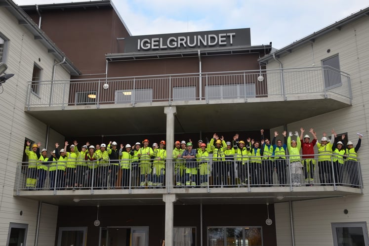A group of contractors waving from the staff accommodation Igelgrundet at Forsmark A group of contractors waving from the staff accommodation Igelgrundet at Forsmark